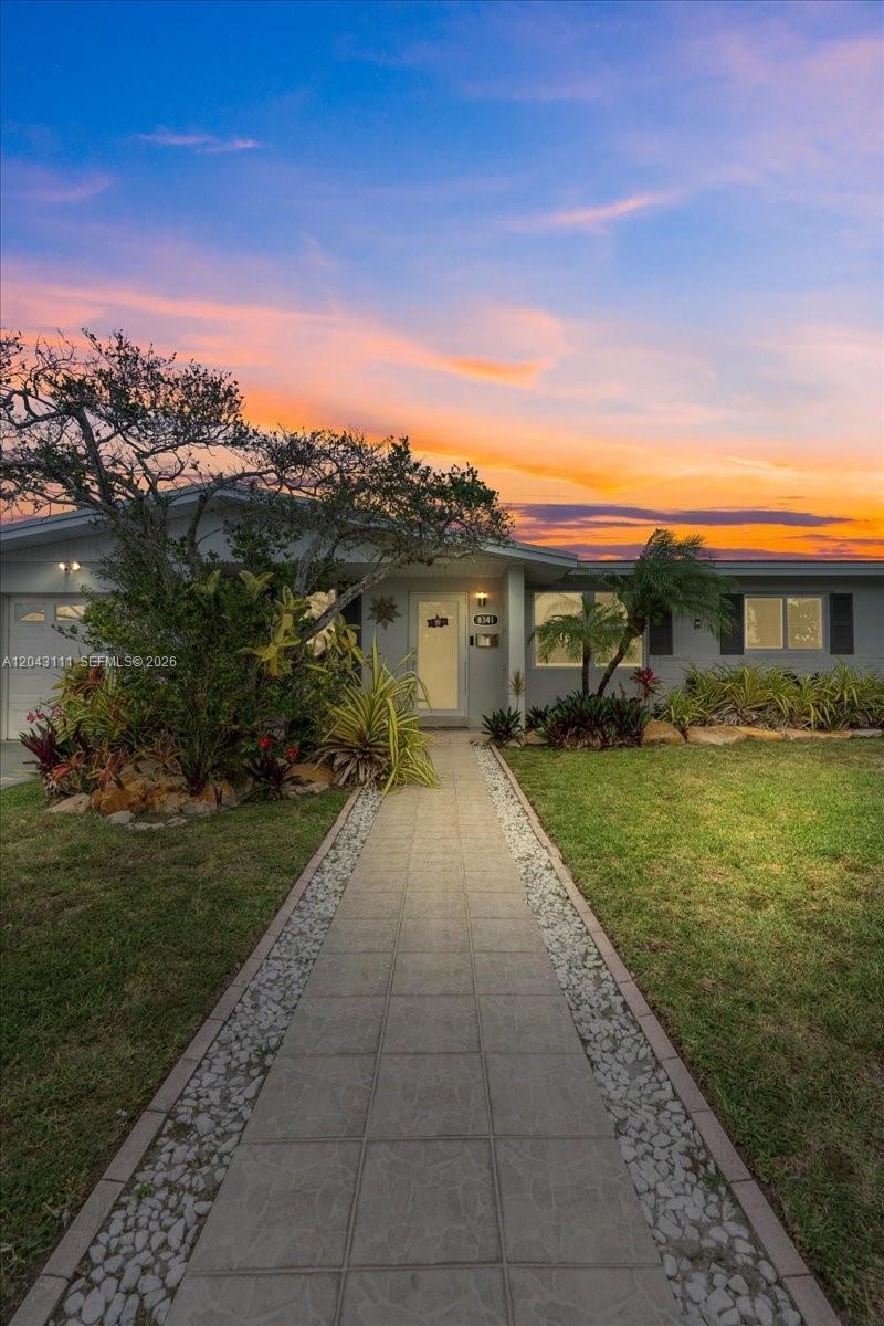 8341 SW 14th St, Miami FL 33144
