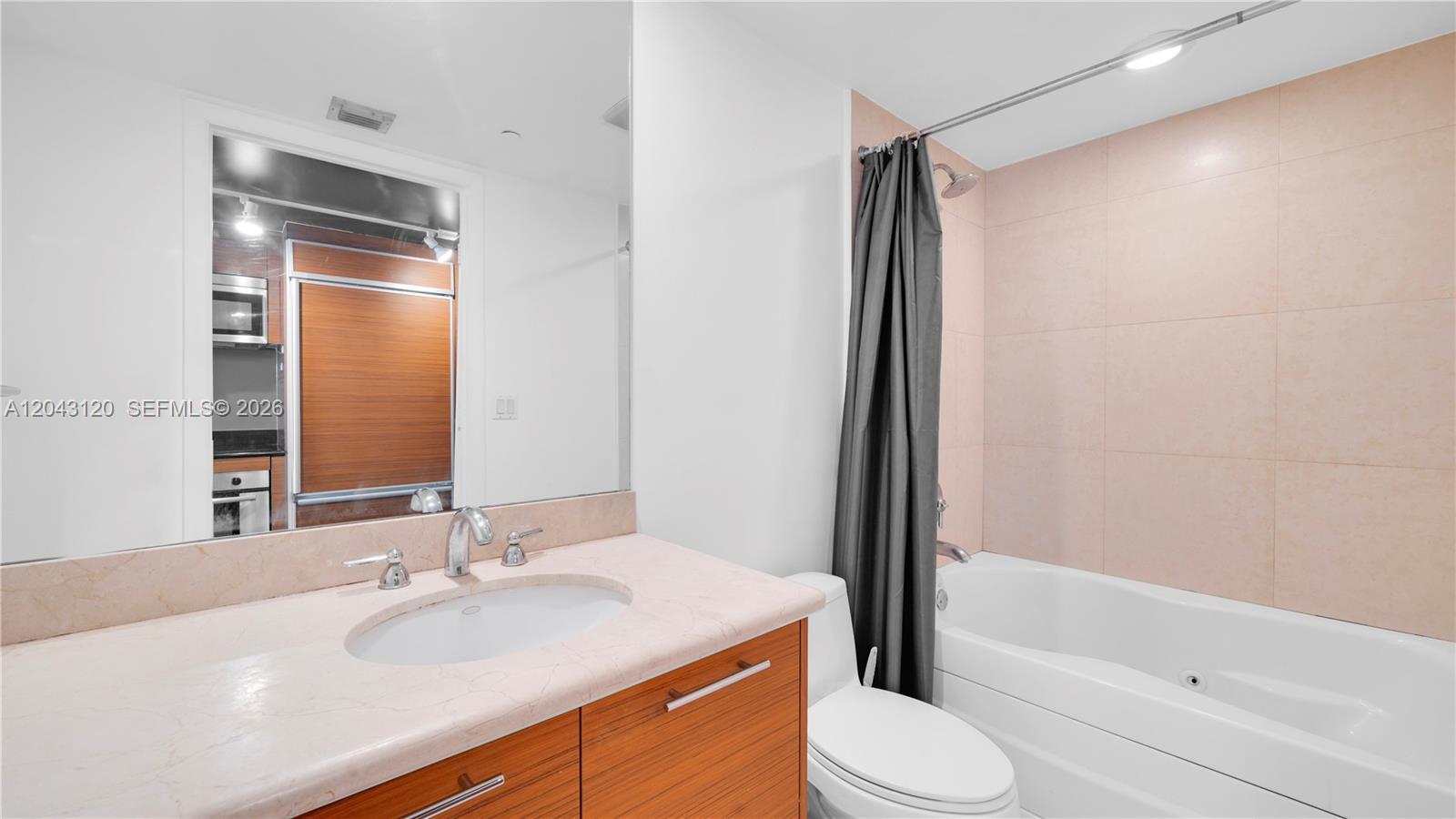 50 Biscayne Blvd # 4203, Miami FL 33132 photo 4