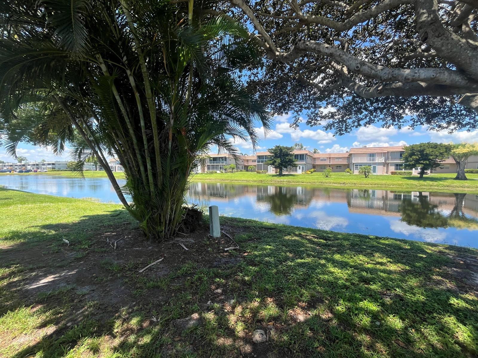 210 Valencia I, Delray Beach FL 33446 photo 2