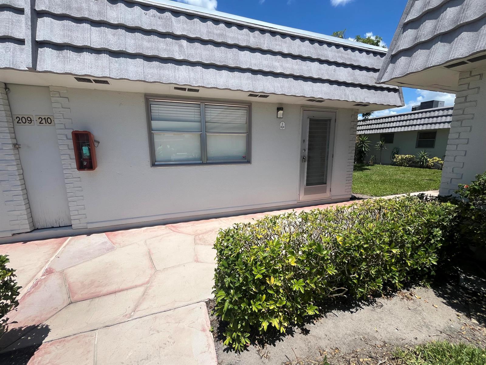 210 Valencia I, Delray Beach FL 33446 photo 5