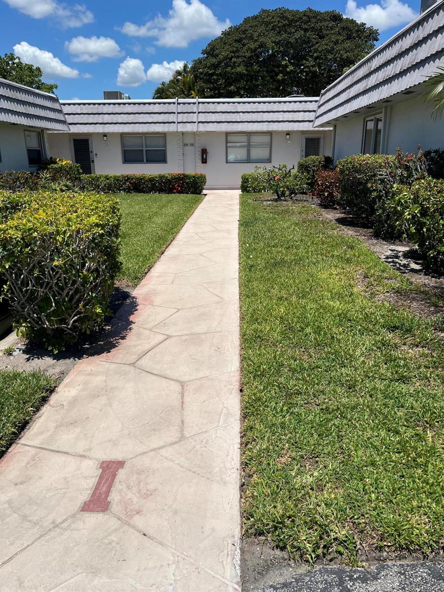 210 Valencia I, Delray Beach FL 33446 photo 4