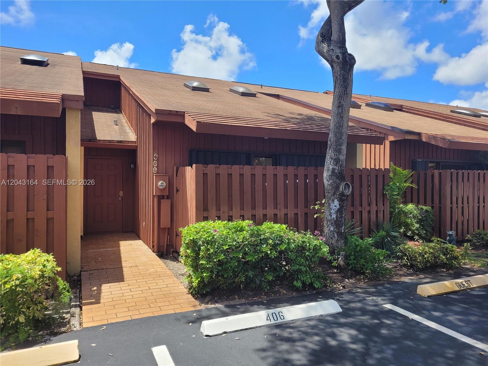 406 SE 14th St, Dania Beach FL 33004 photo 2