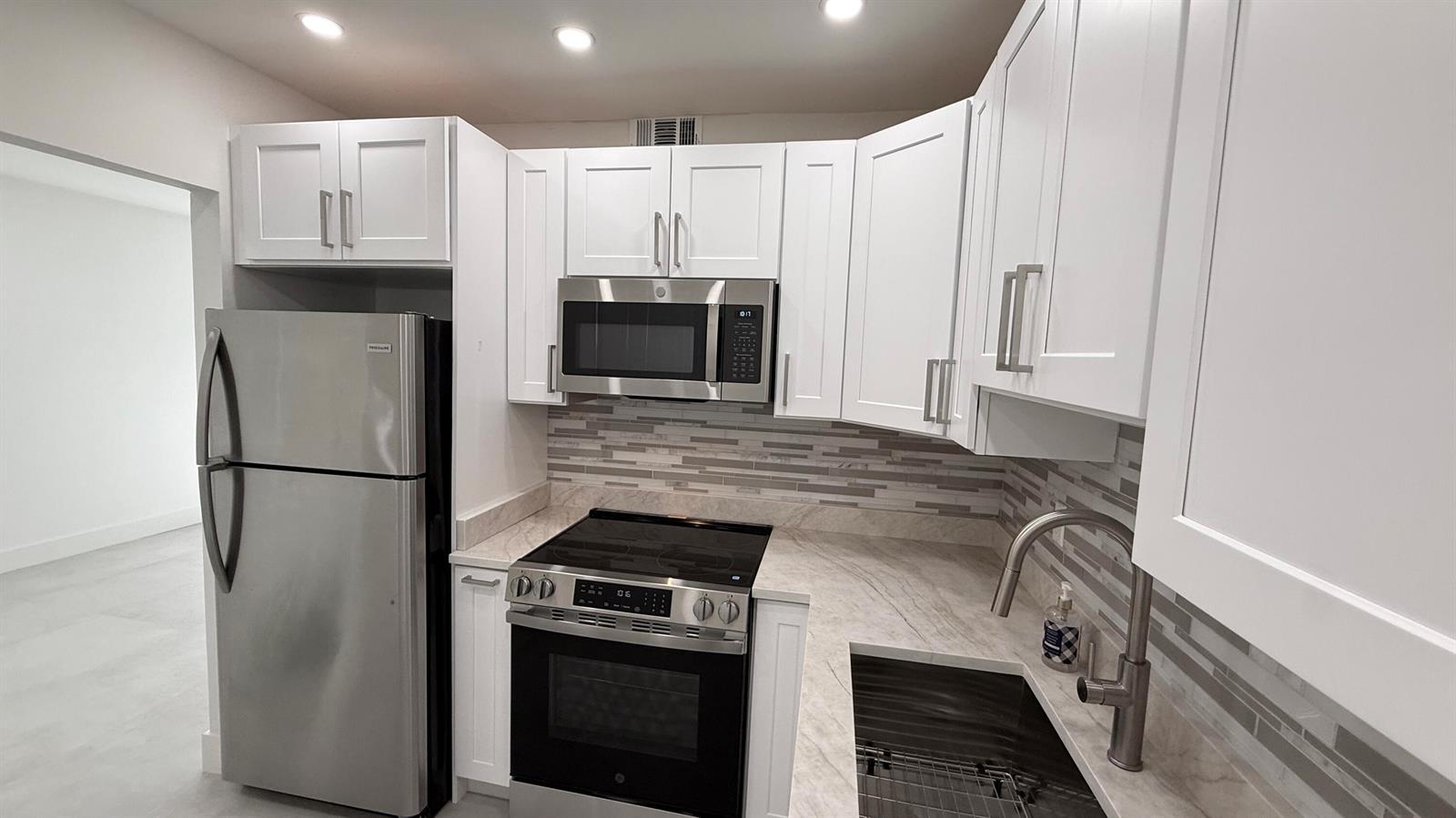 6505 Winfield Boulevard, Margate FL 33063 photo 2