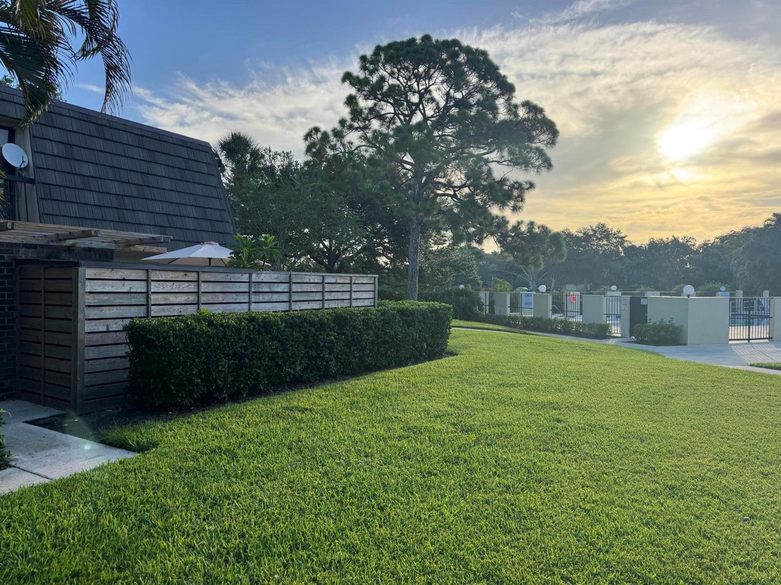 423 4th Terrace, Palm Beach Gardens FL 33418 photo 2