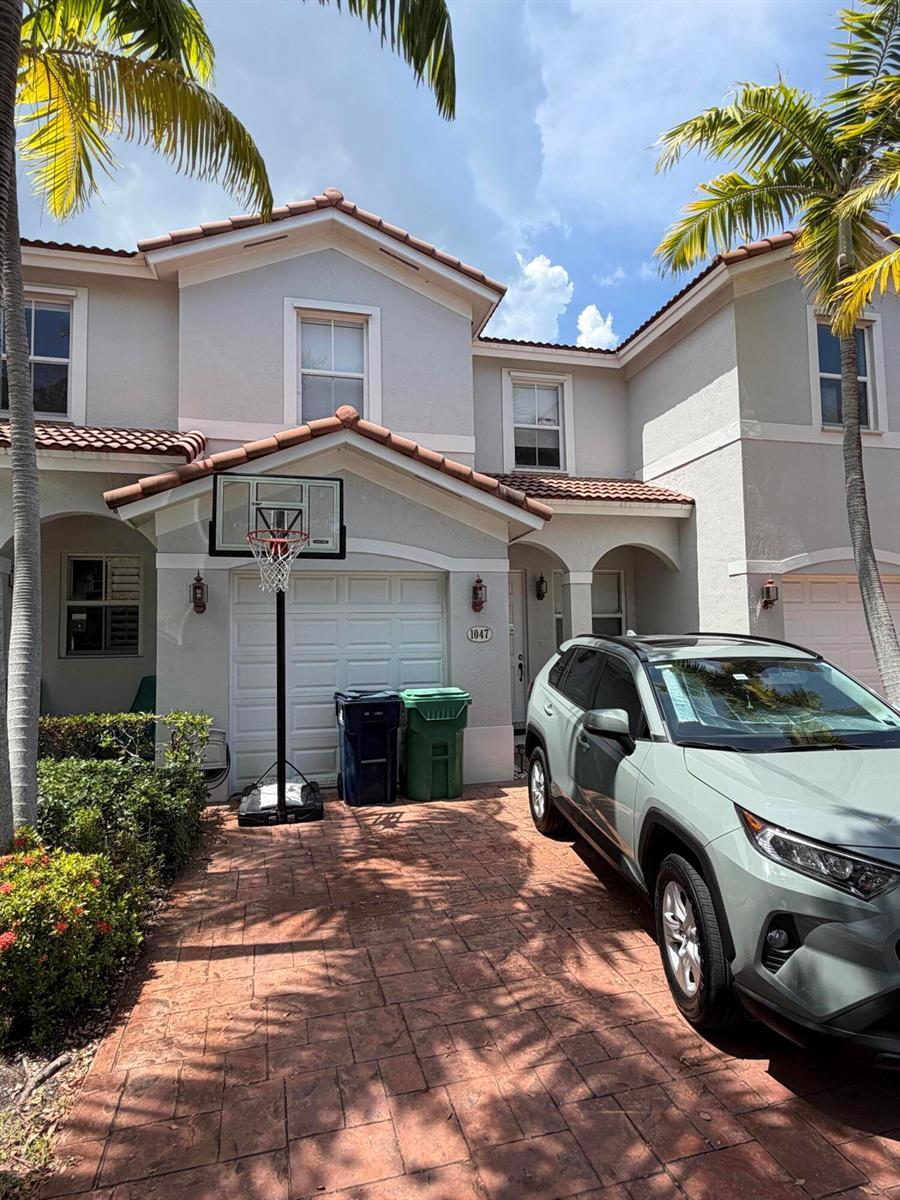 1047 NE 208th Street, Miami FL 33179 photo 2
