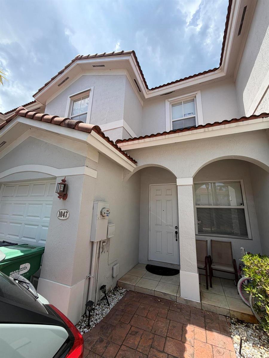 1047 NE 208th Street, Miami FL 33179 photo 3