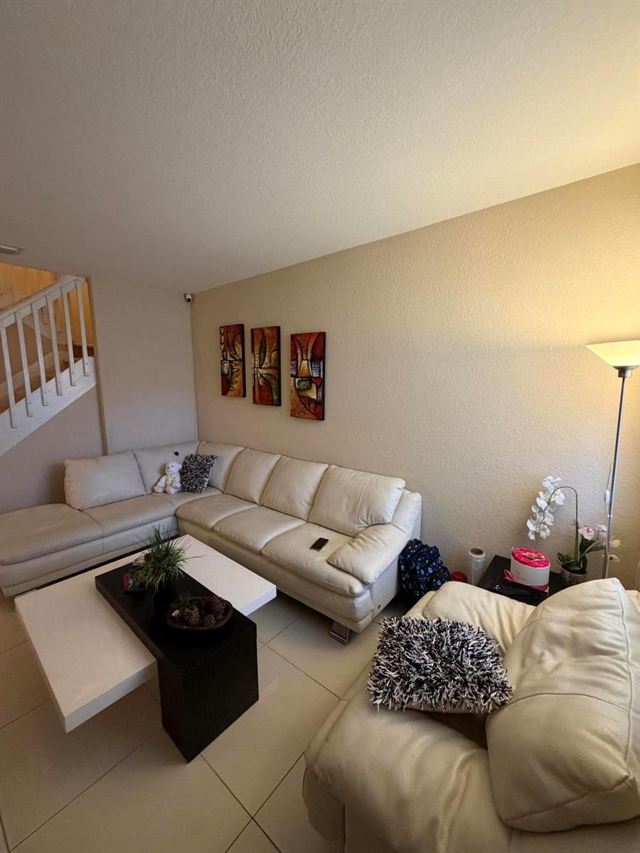 1047 NE 208th Street, Miami FL 33179 photo 4