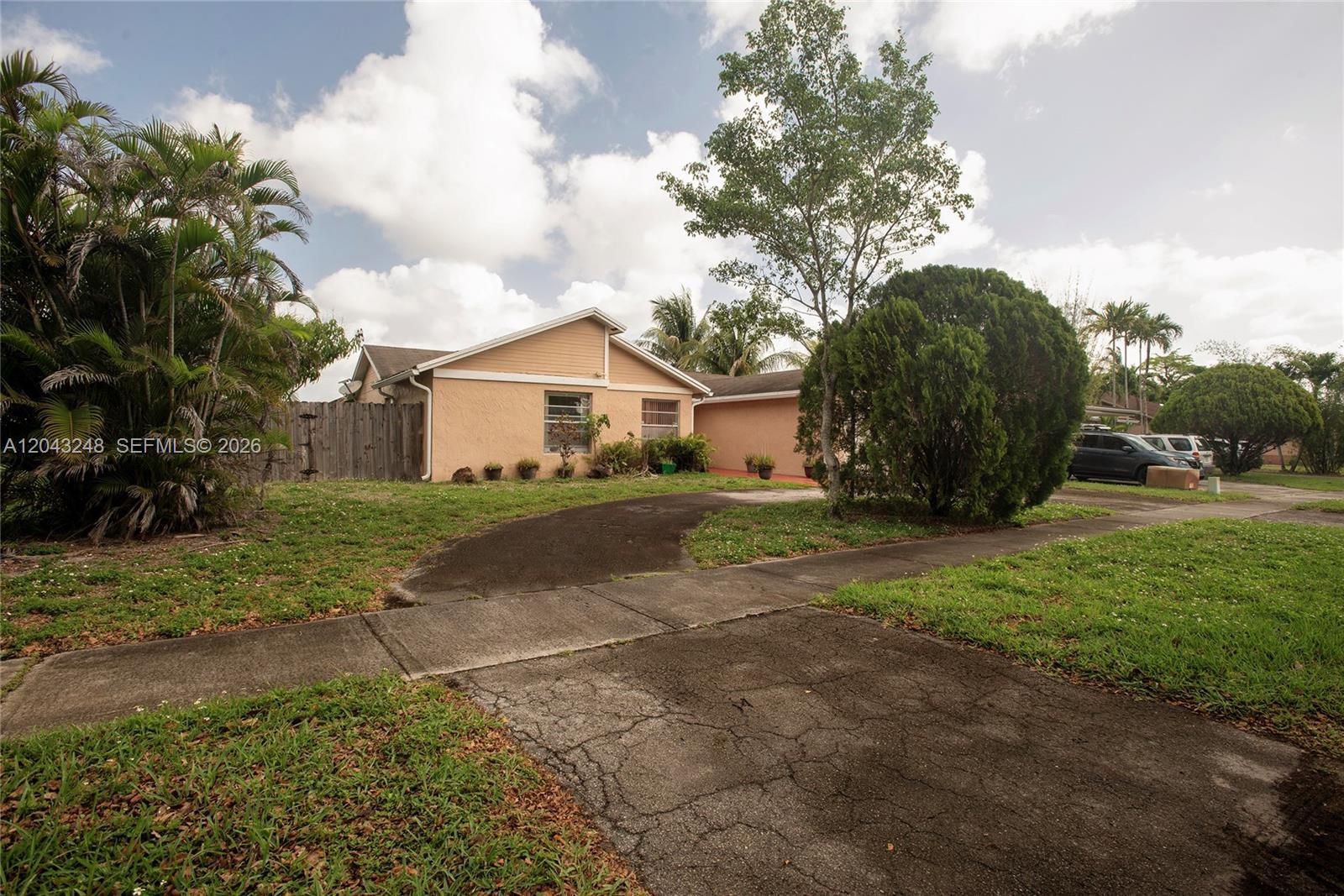 5889 NW 198th Ter, Hialeah FL 33015 photo 2