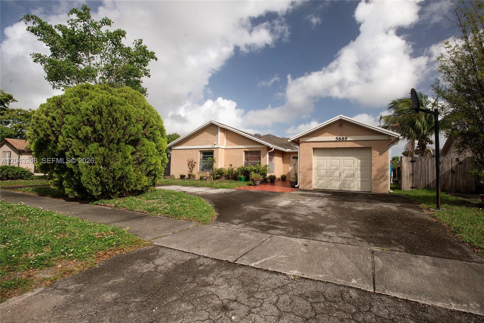 5889 NW 198th Ter, Hialeah FL 33015