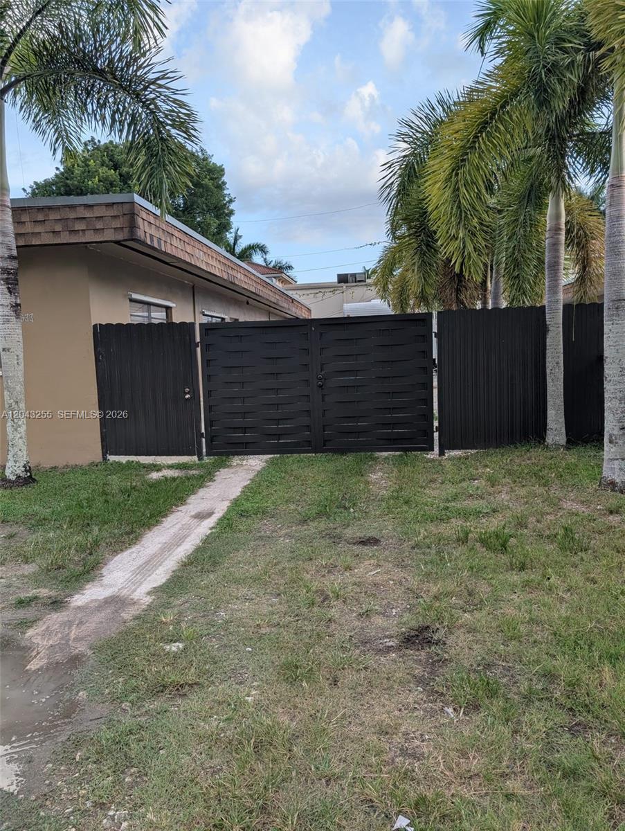 633 NW 1st St # 2, Florida City FL 33034 photo 2