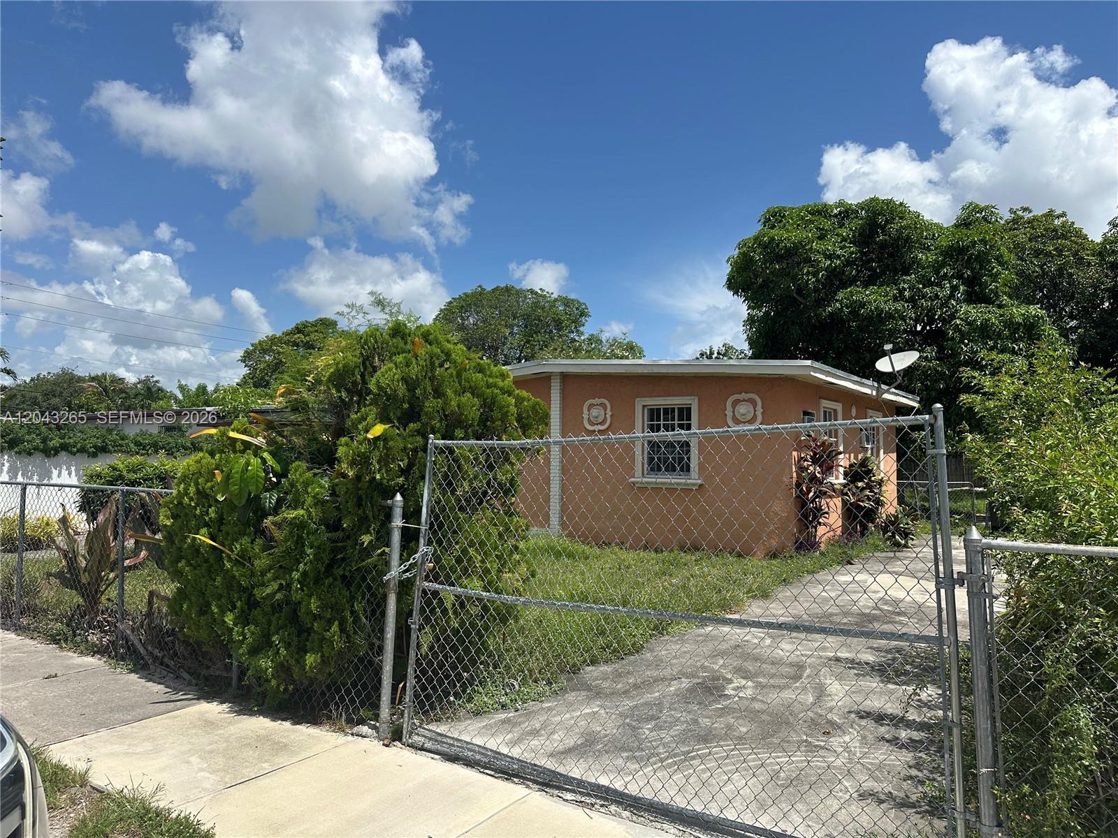 North Miami, FL 33168 photo 4
