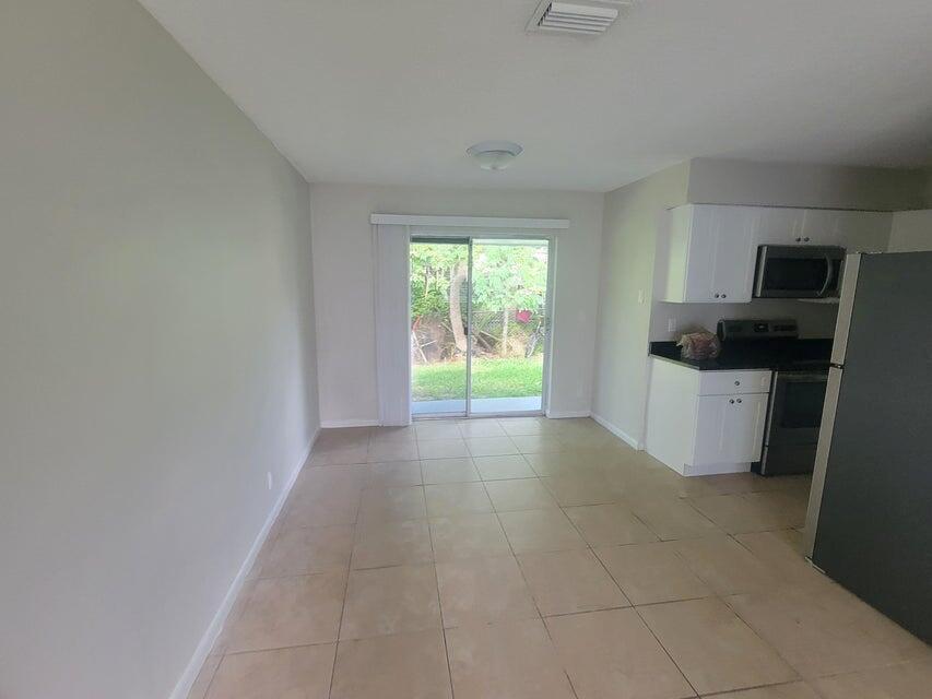 242 SE 24th Avenue, Boynton Beach FL 33435 photo 5