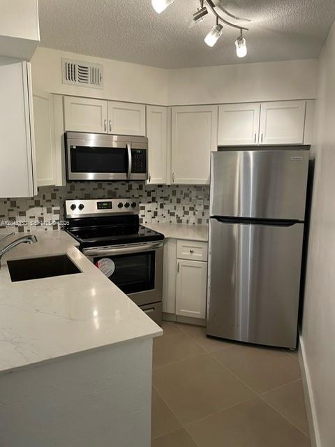 215 Lake Pointe Dr # 109, Oakland Park FL 33309 photo 4