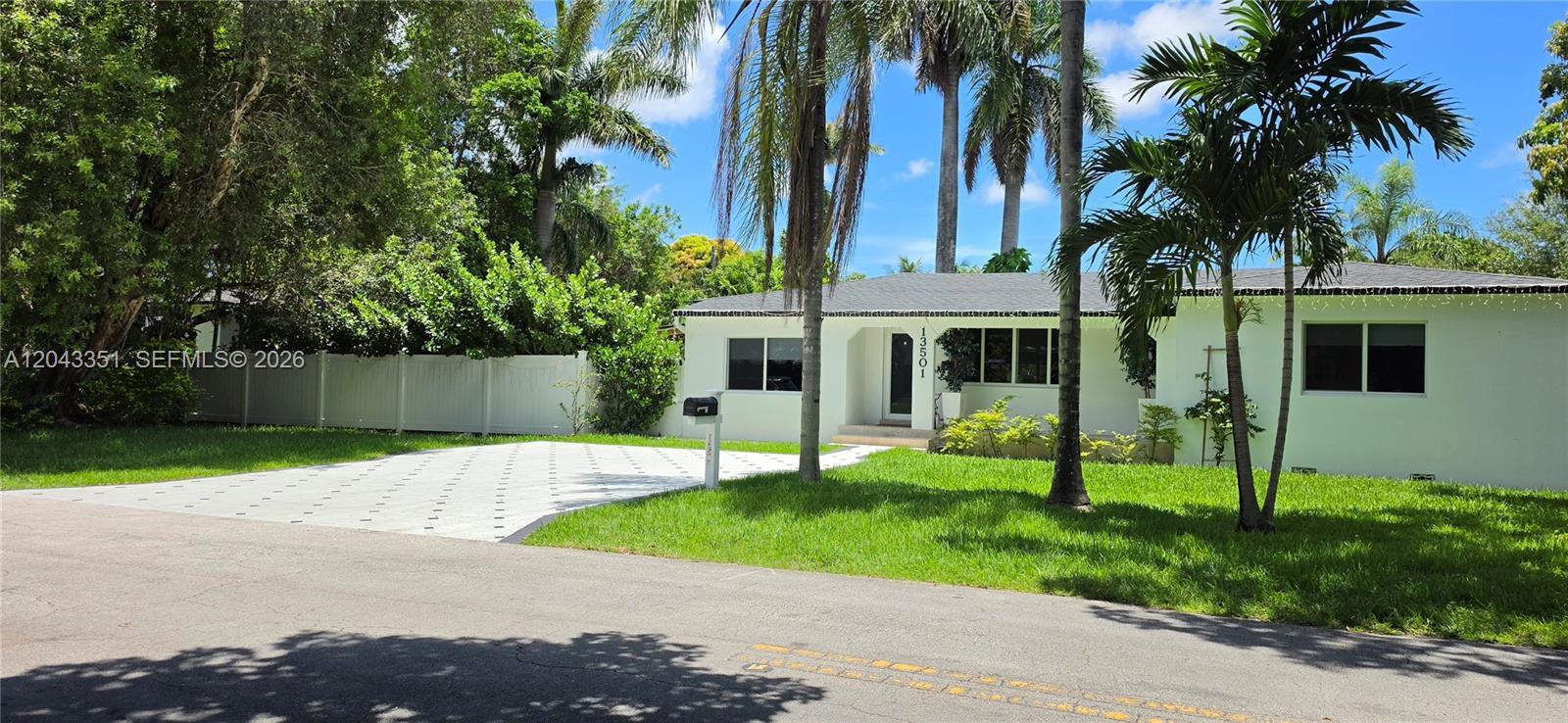 13501 NE Miami Ct, Miami FL 33161 photo 3