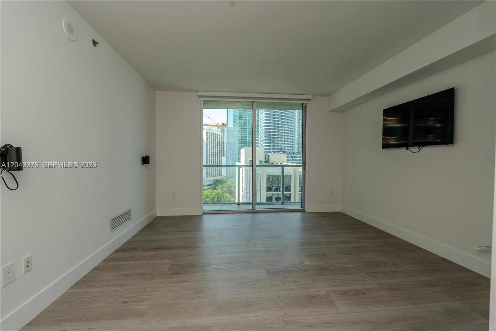 500 Brickell Ave # 1407, Miami FL 33131 photo 4