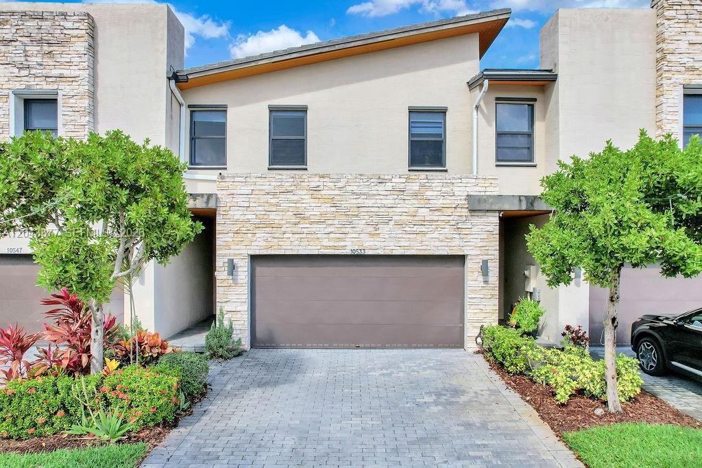 10533 NW 81st St, Doral FL 33178