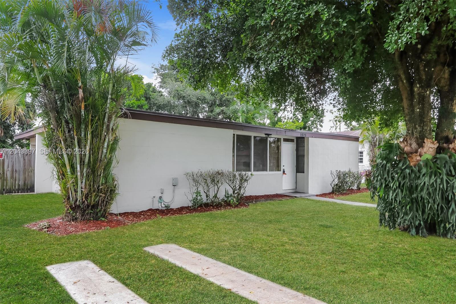 11823 Dahlia Dr, Royal Palm Beach FL 33411 photo 2