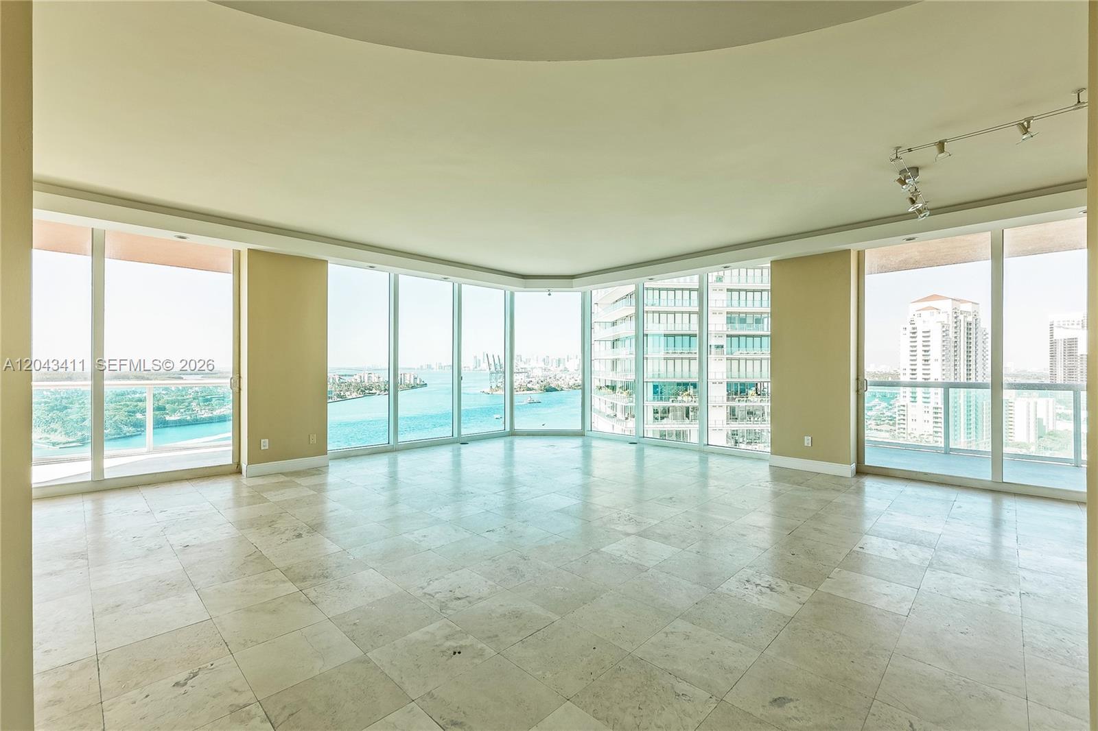 300 S Pointe Dr # 2103, Miami Beach FL 33139 photo 5