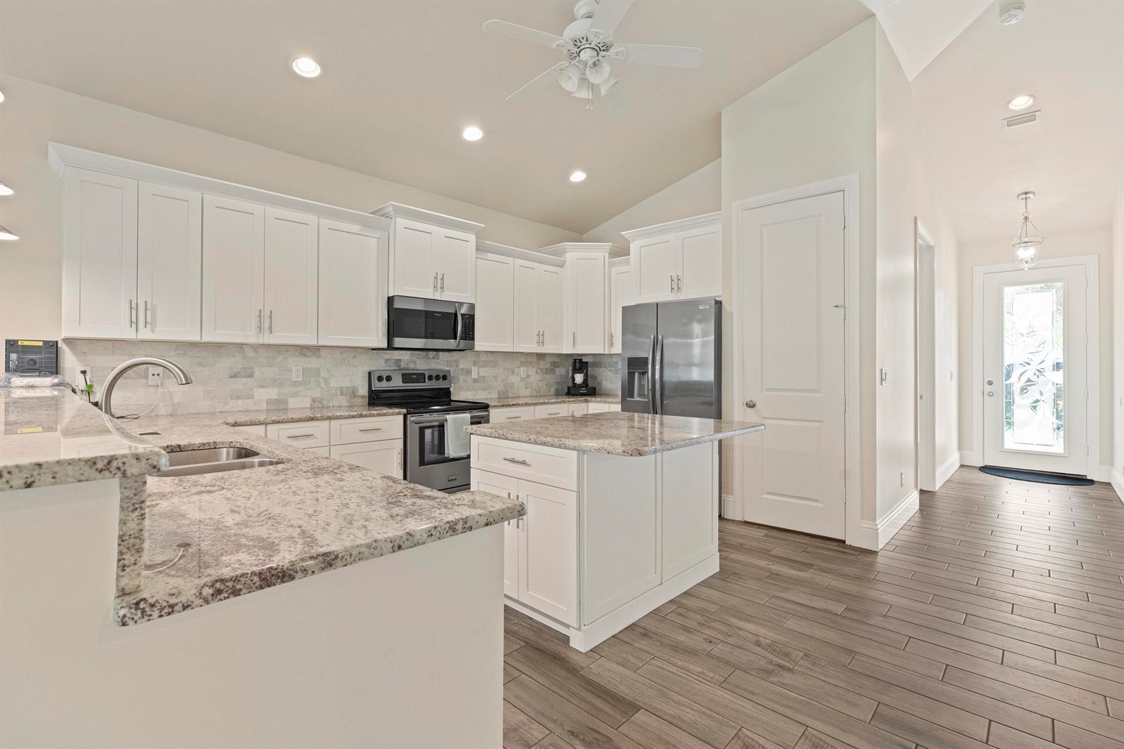 1006 SW 34th Terrace, Palm City FL 34990 photo 4