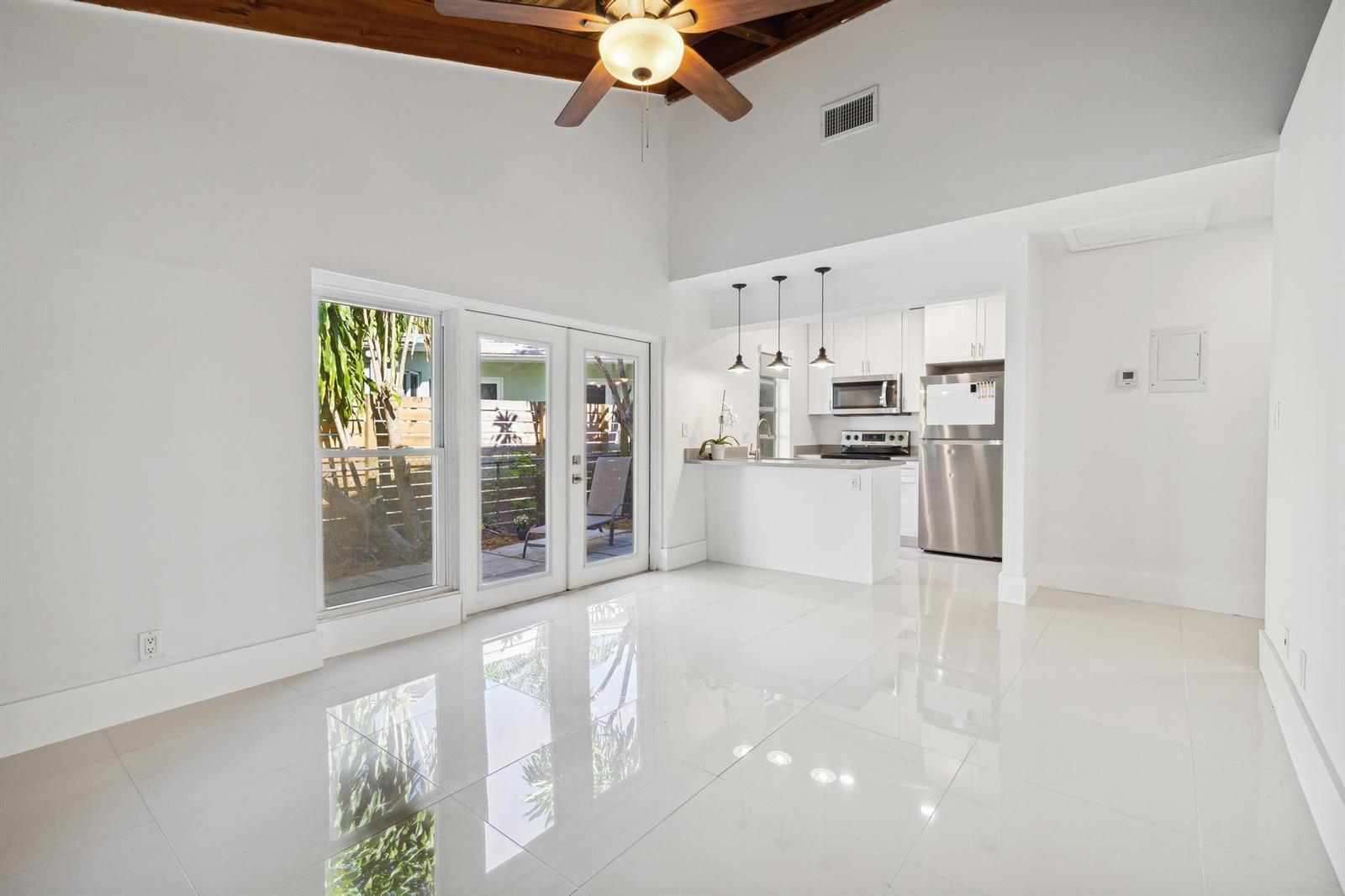 410 SE 13th Street # 2, Fort Lauderdale FL 33316 photo 2