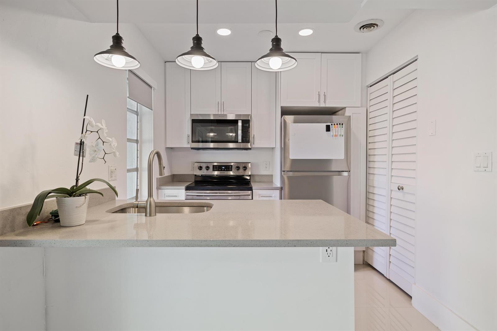410 SE 13th Street # 2, Fort Lauderdale FL 33316 photo 4