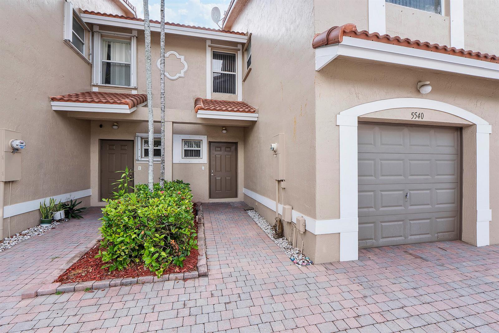 5540 NW 90th Terrace, Sunrise FL 33351 photo 2