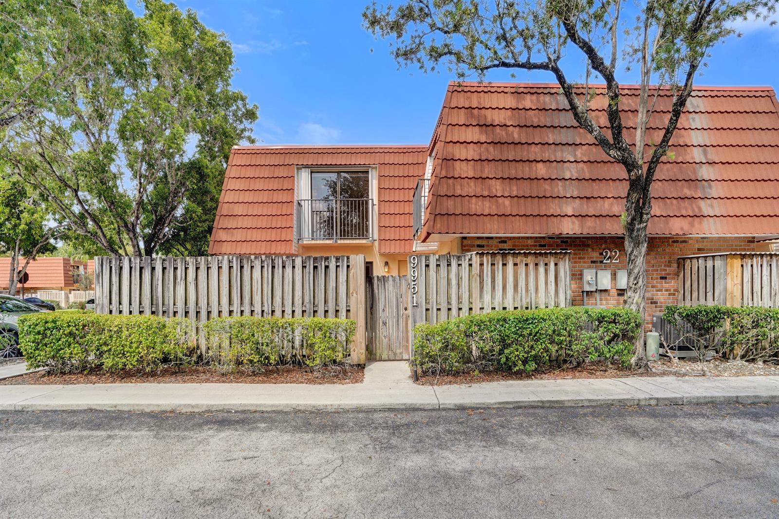 9951 NW 6th Court, Plantation FL 33324 photo 2
