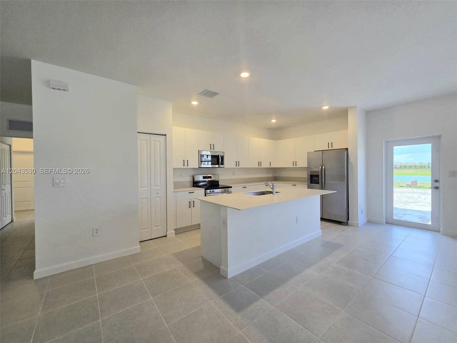 2423 SE 30th St, Homestead FL 33035 photo 4