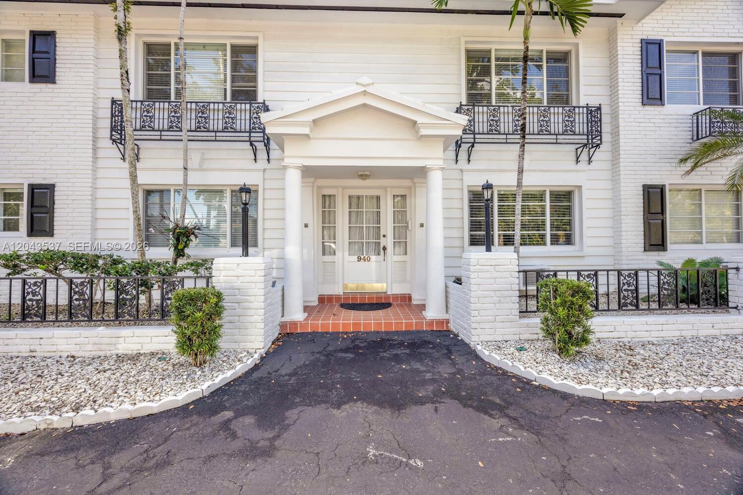 940 Sevilla Ave # 206, Coral Gables FL 33134