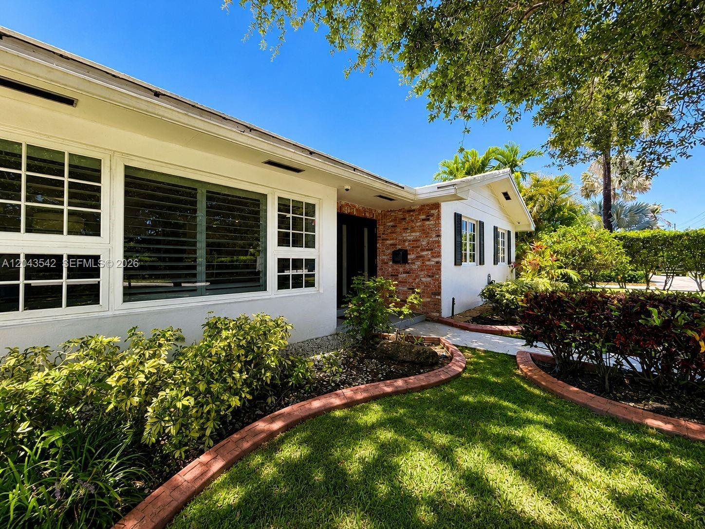 8481 SW 144th St, Palmetto Bay FL 33158 photo 2