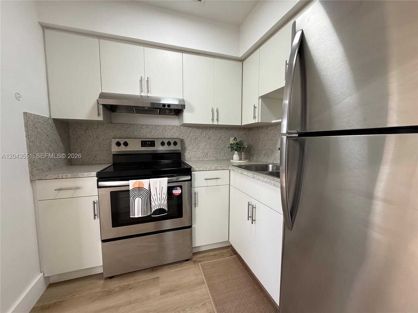 8860 SW 32nd st, Miami FL 33165 photo 3