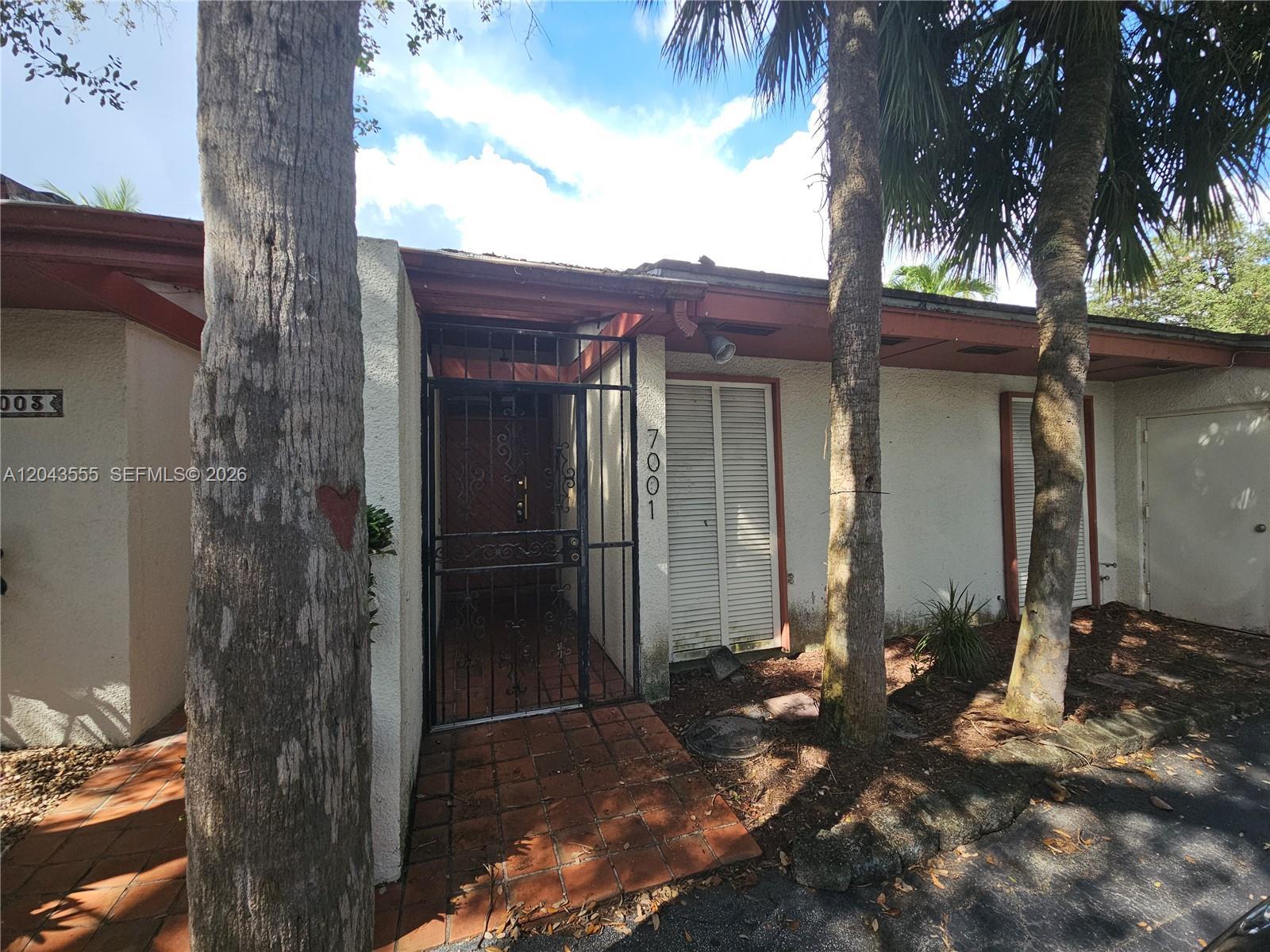7001 S Loch Isle Dr S, Miami Lakes FL 33014