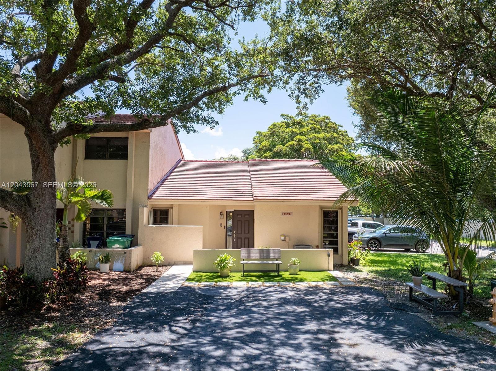 11527 SW 90th St, Miami FL 33176