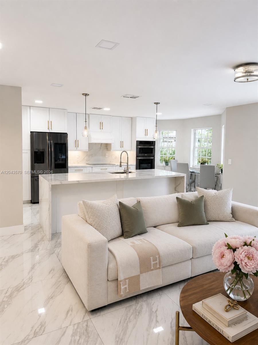 85 Gables Blvd, Weston FL 33326 photo 2