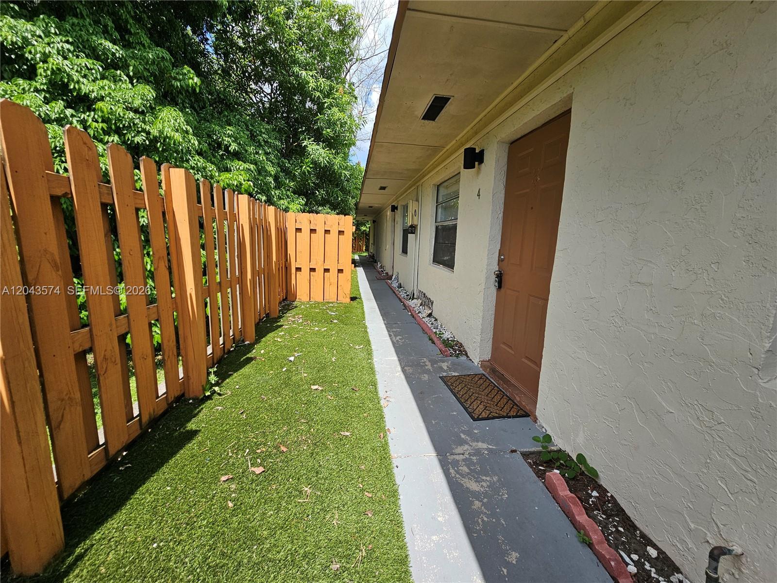4621 SW 33rd Ave # 4, Dania Beach FL 33312