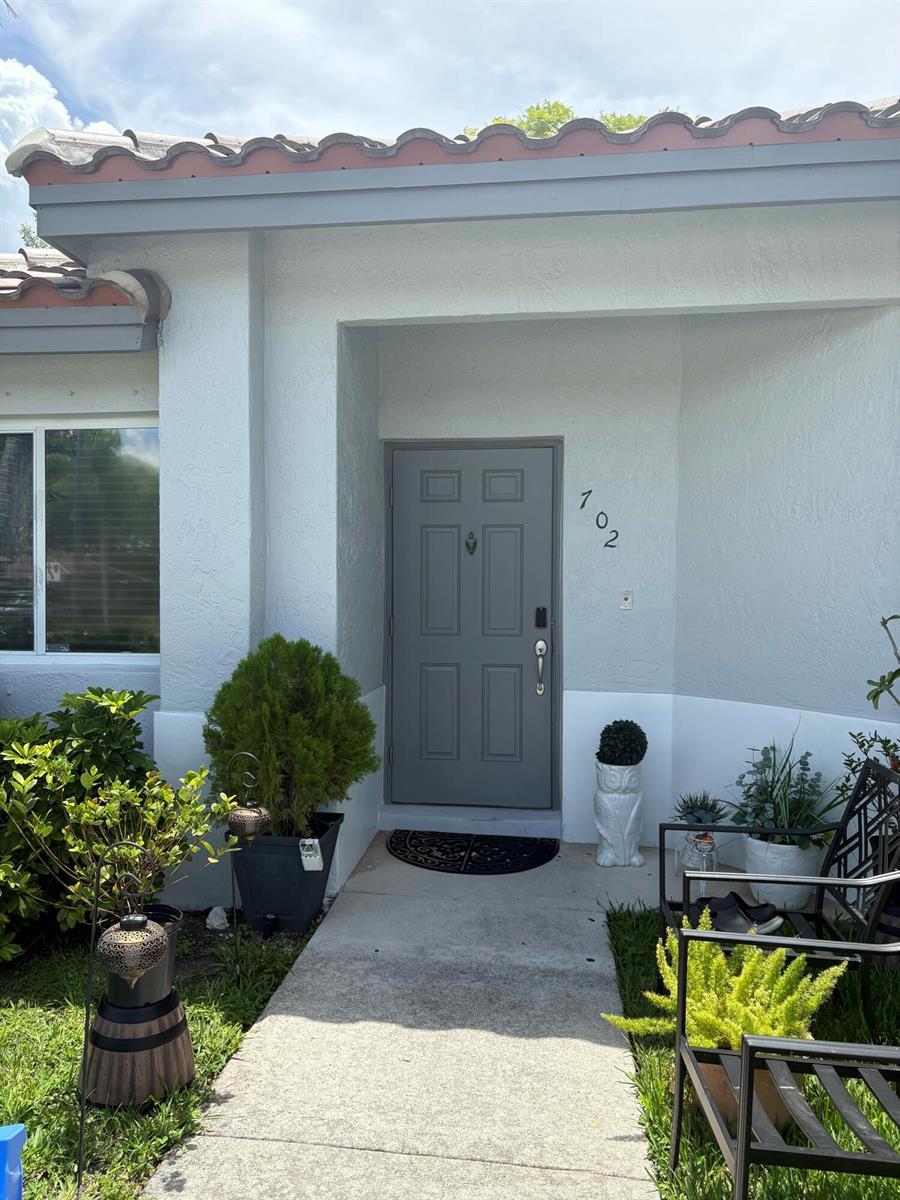 702 NW 208th Terrace, Pembroke Pines FL 33029 photo 2