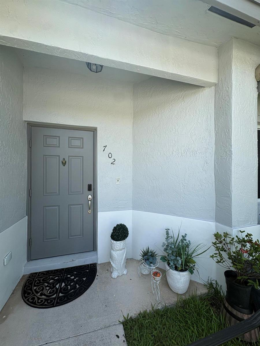 702 NW 208th Terrace, Pembroke Pines FL 33029 photo 4