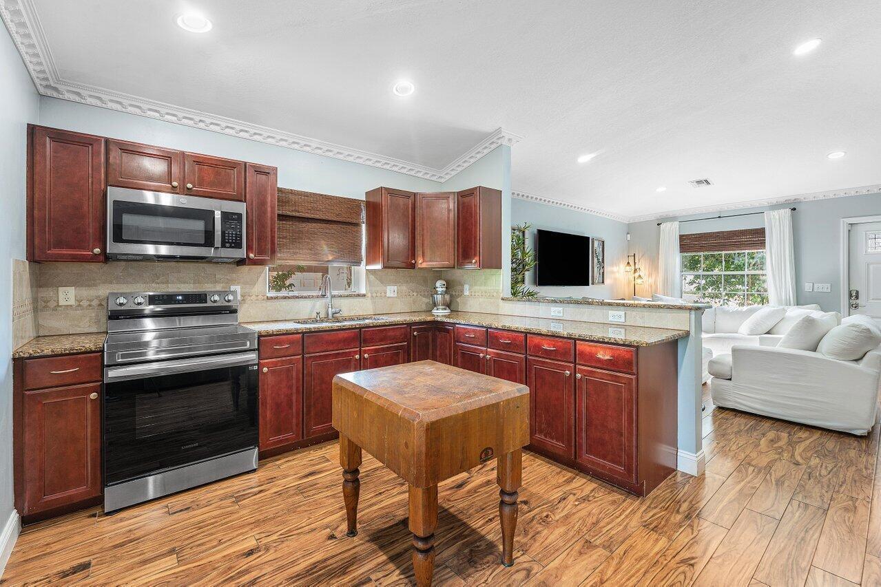 5418 Club Circle, Haverhill FL 33415 photo 2