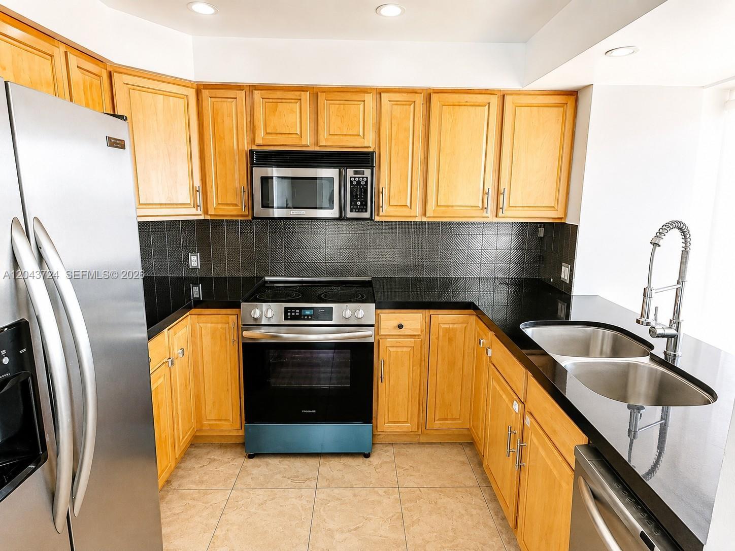 20335 W Country Club Dr # 2210, Aventura FL 33180 photo 4