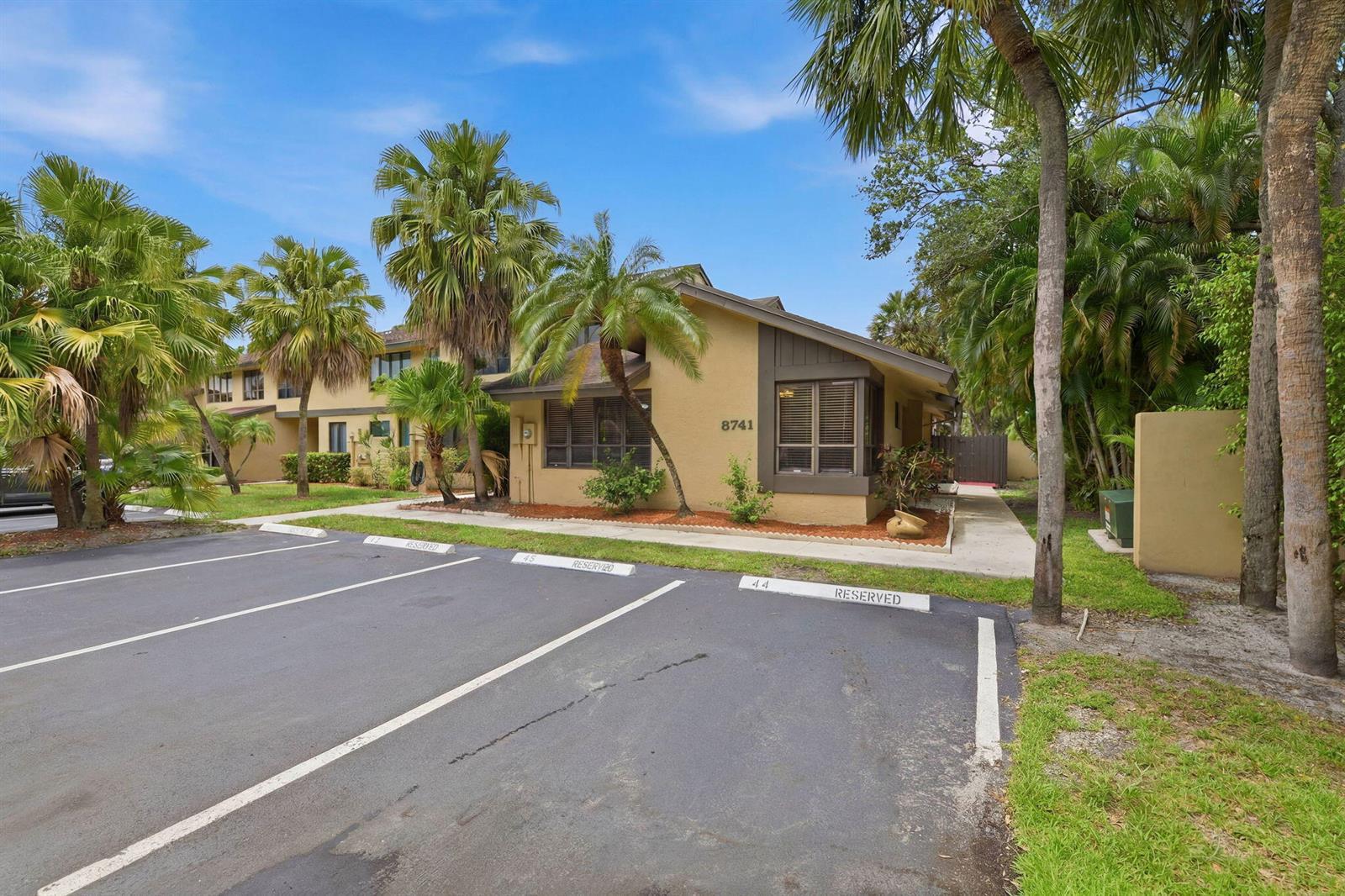 8741 Cleary Boulevard, Plantation FL 33324 photo 2