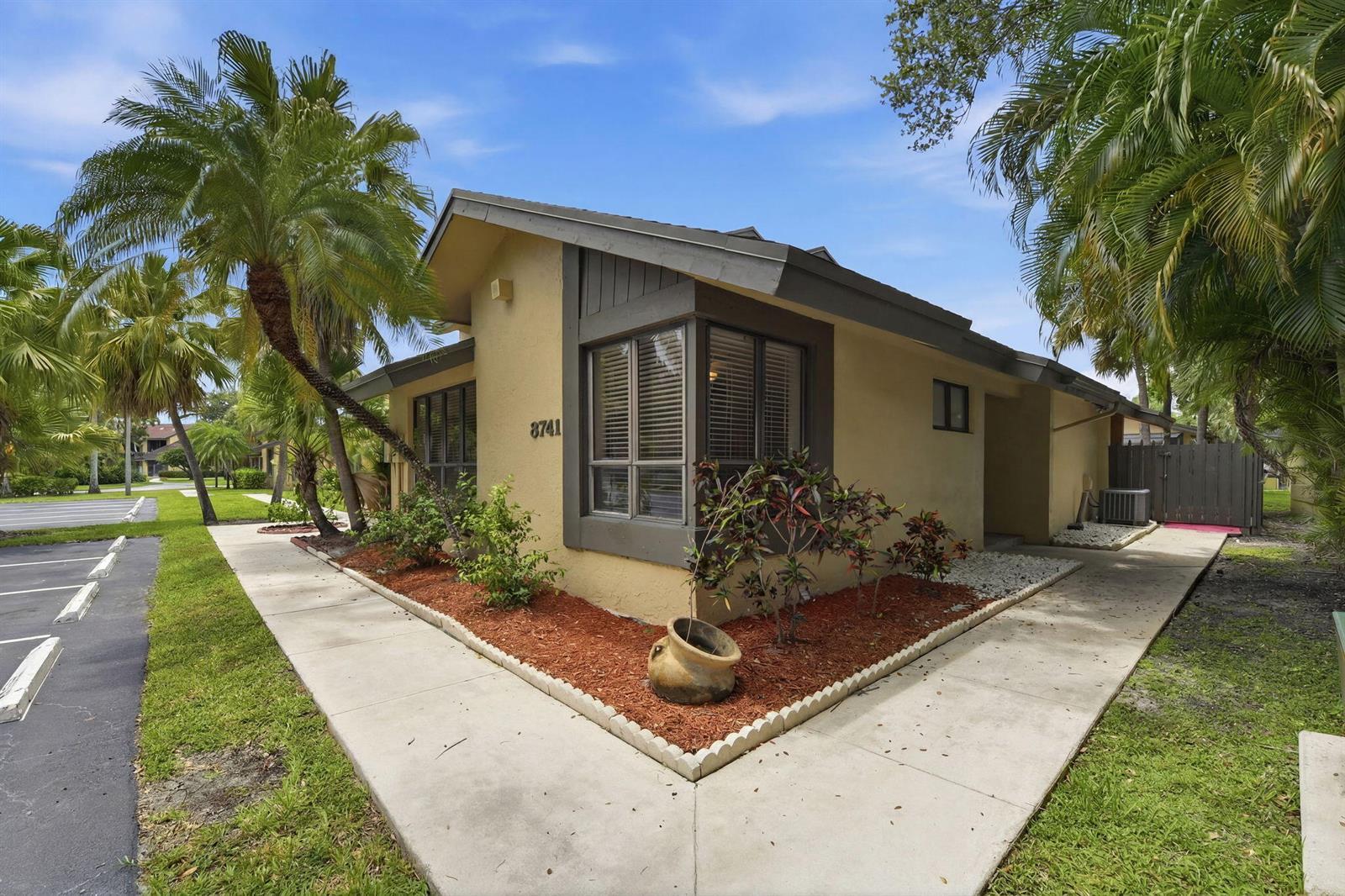 8741 Cleary Boulevard, Plantation FL 33324 photo 3