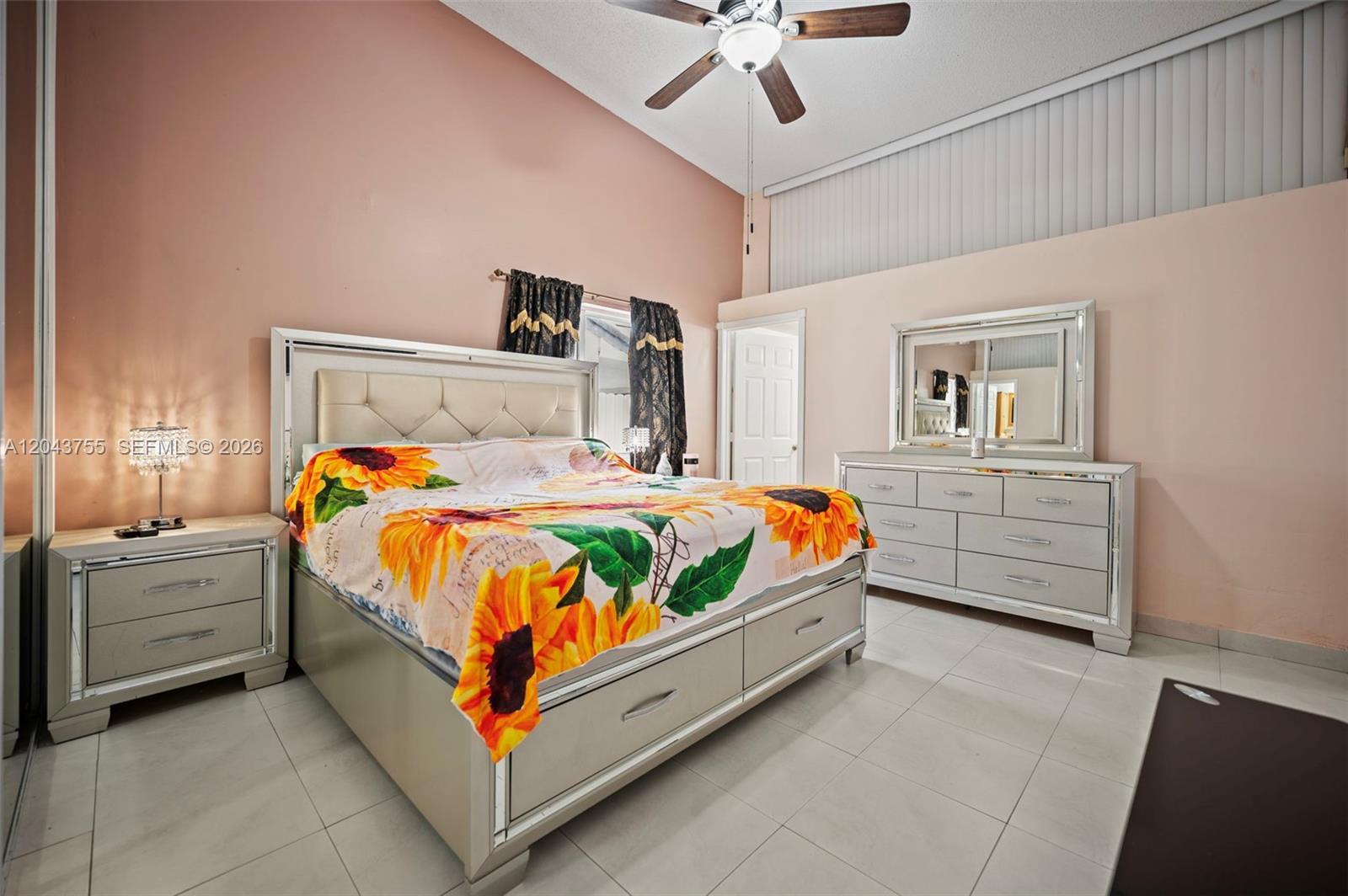7581 W 29th Way, Hialeah FL 33018 photo 2