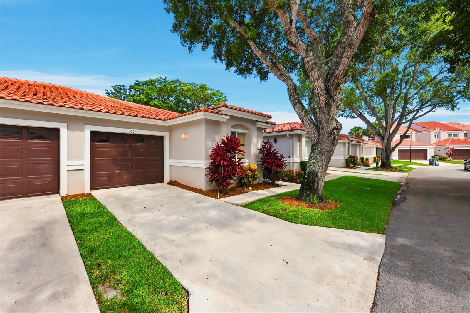 10432 Lake Vista Circle, Boca Raton FL 33498 photo 2