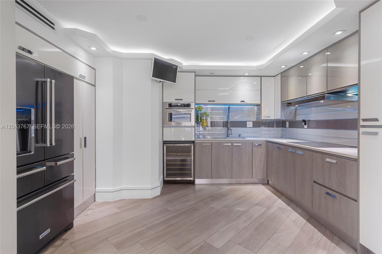 6061 Collins Ave # 8F, Miami Beach FL 33140