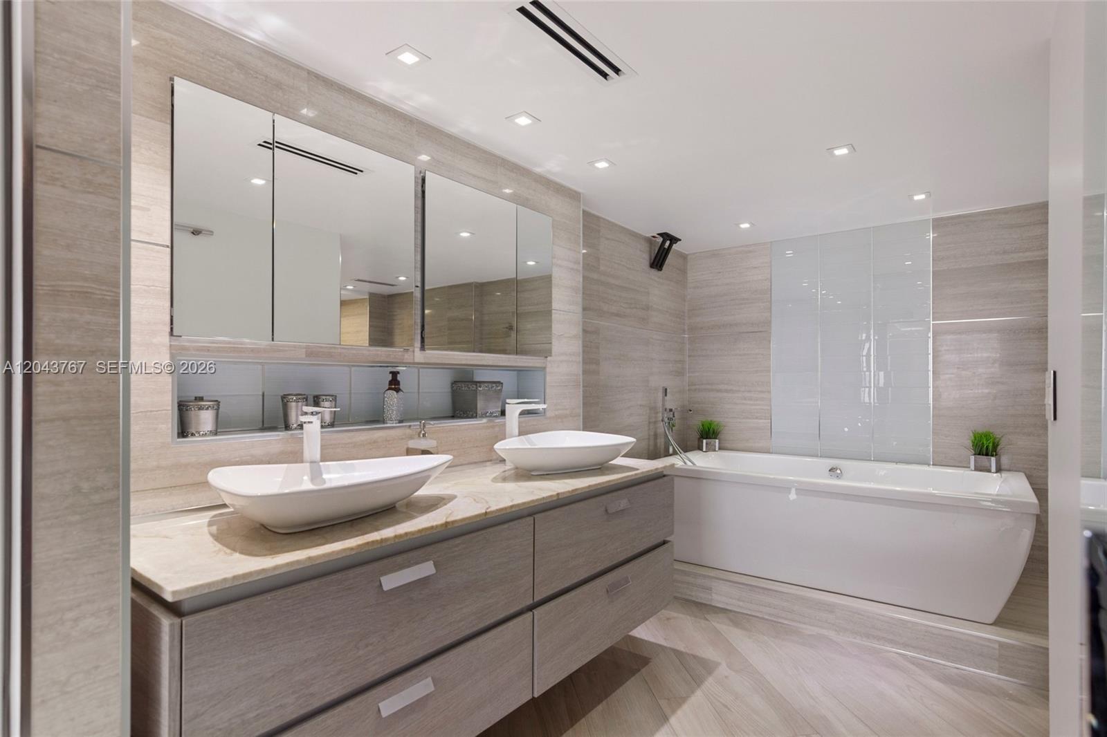 6061 Collins Ave # 8F, Miami Beach FL 33140 photo 4