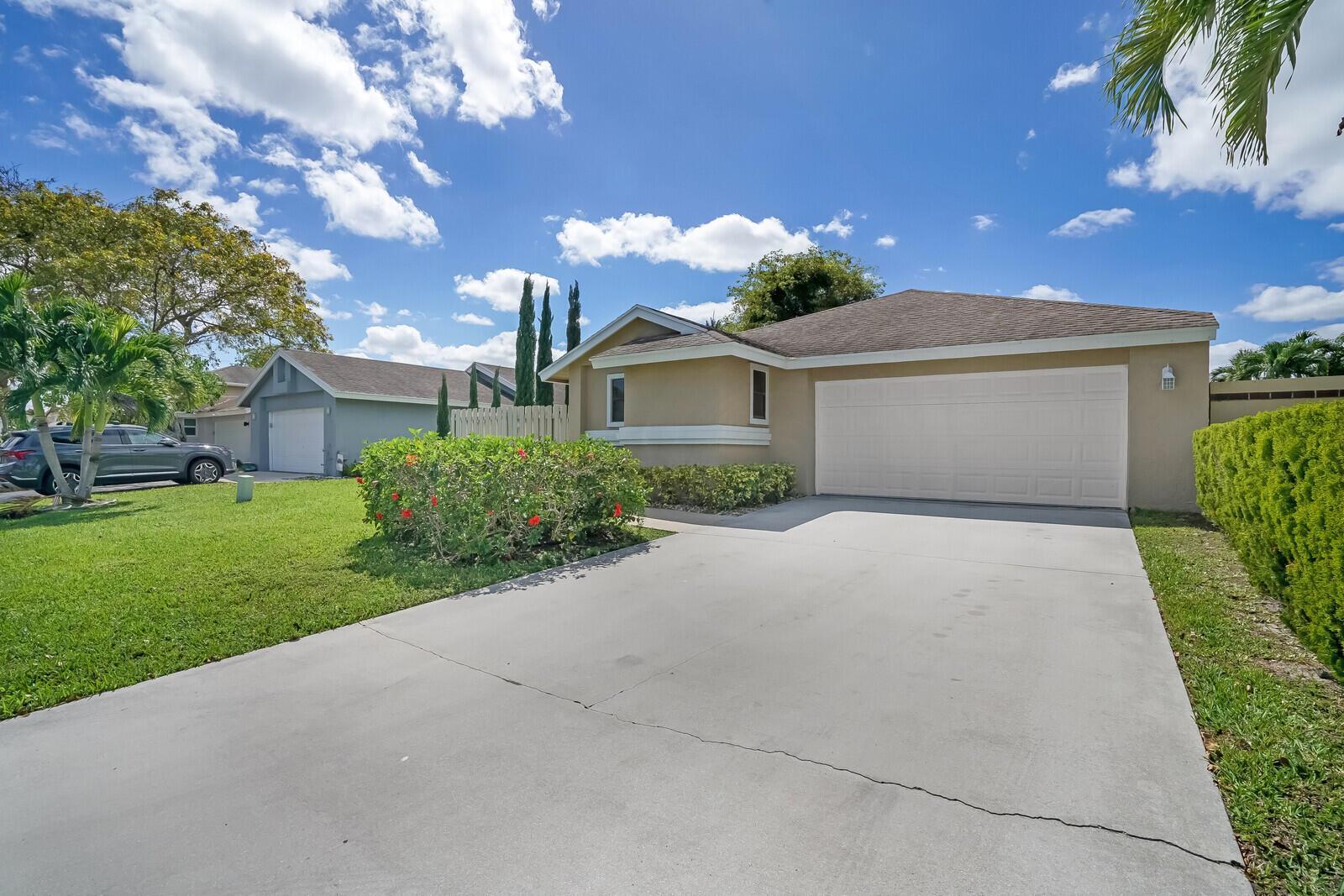 1080 NW 19th Terrace, Delray Beach FL 33445 photo 2