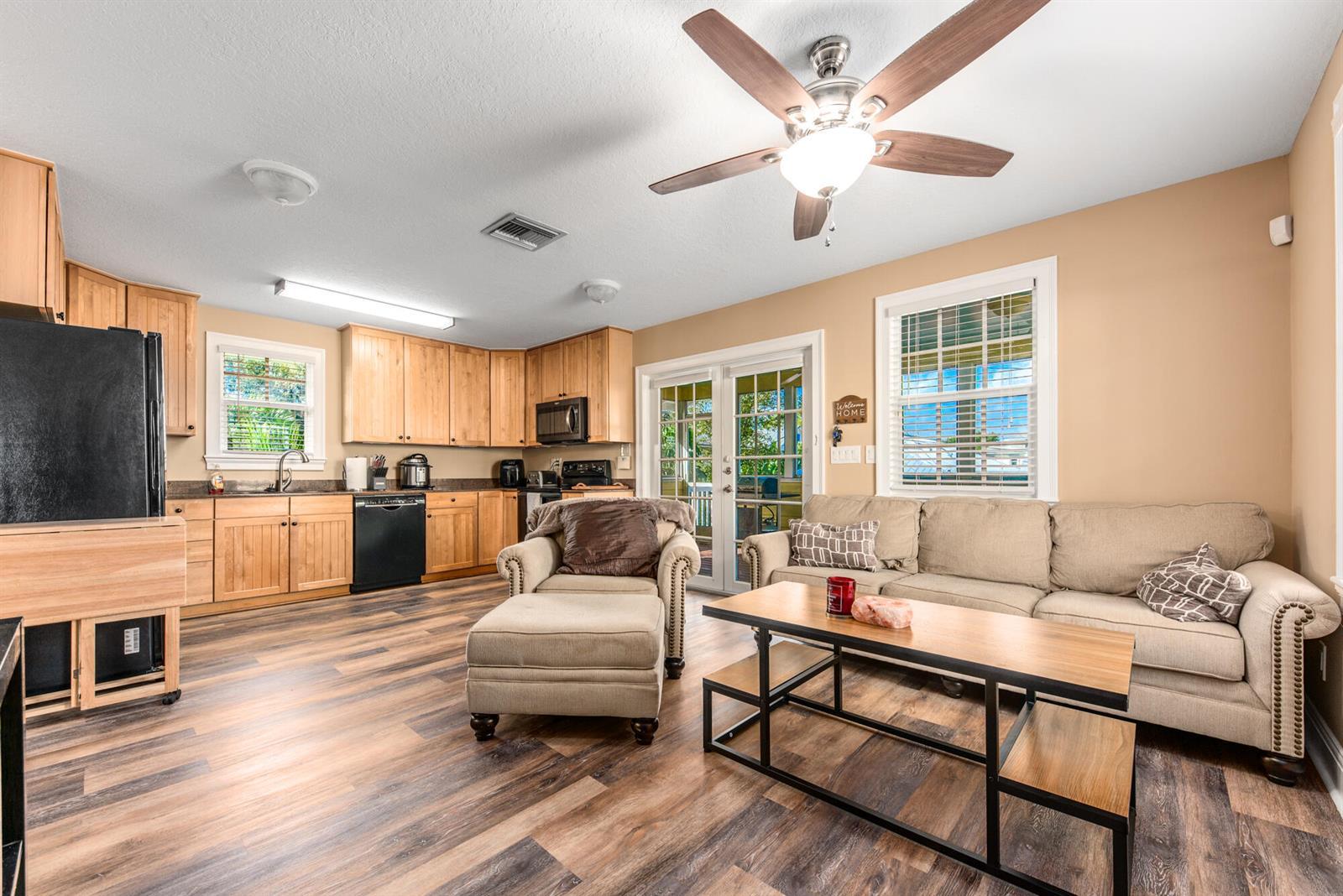 404 SW Camden Avenue, Stuart FL 34994 photo 2
