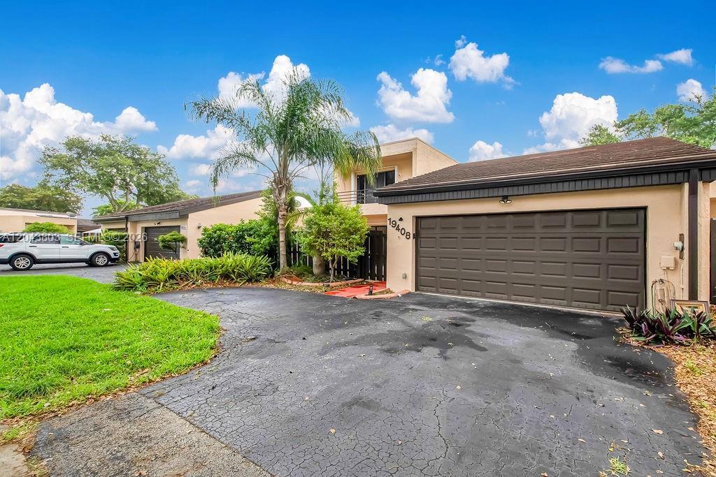 19408 W Lake Dr, Hialeah FL 33015 photo 2