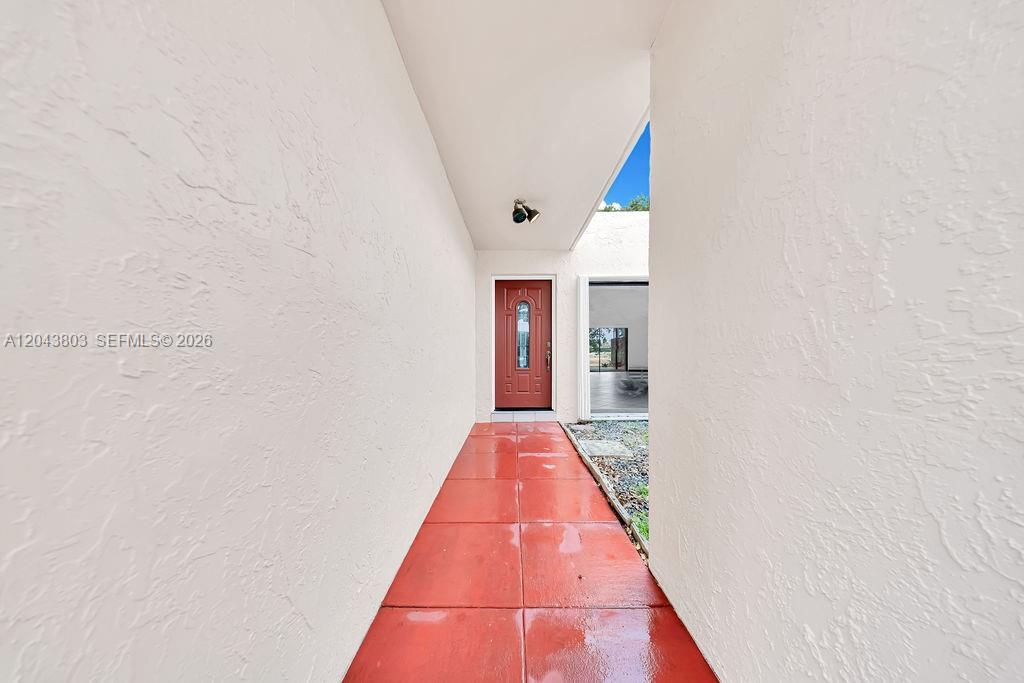 19408 W Lake Dr, Hialeah FL 33015 photo 5