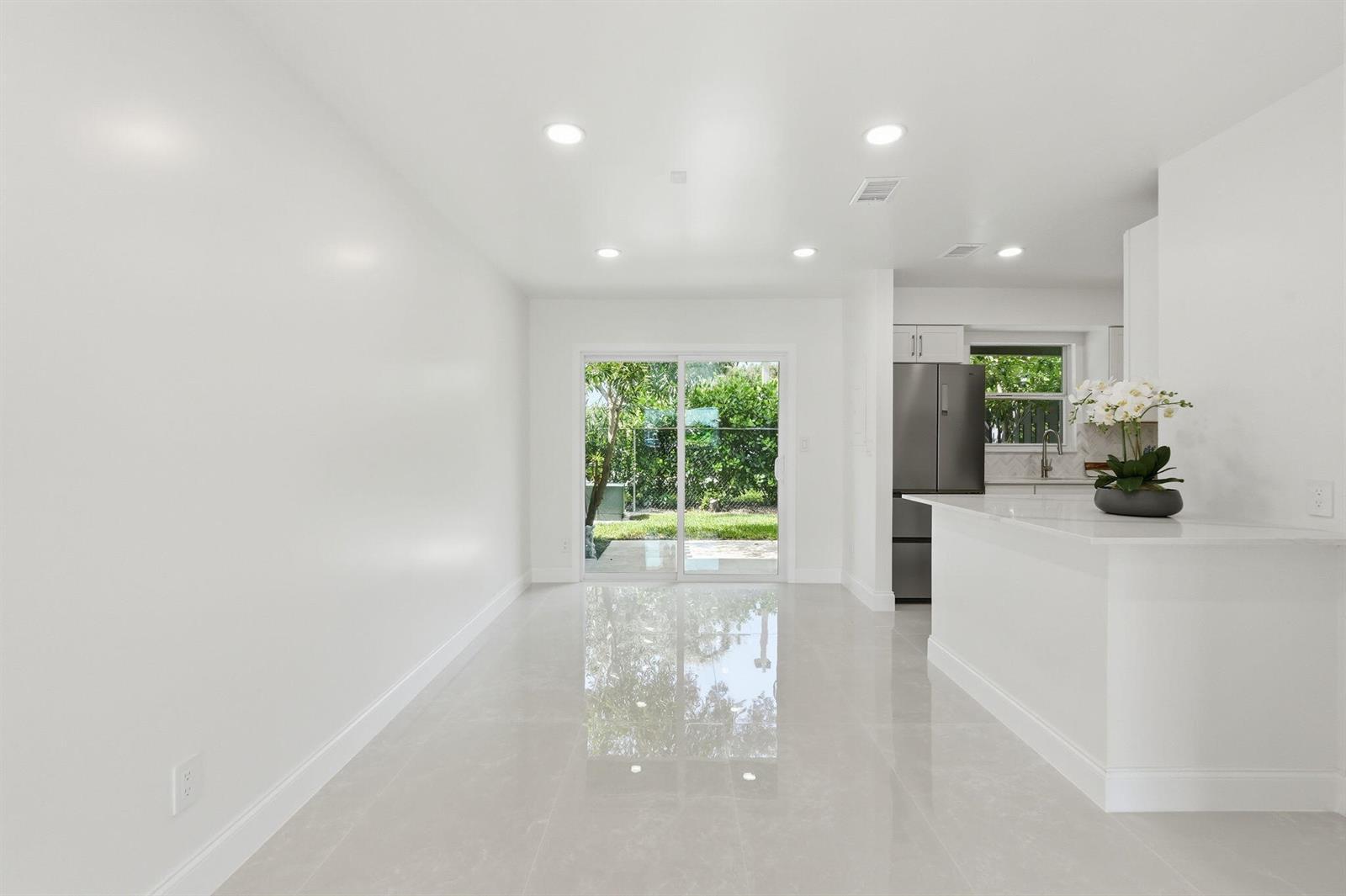 6505 Dockside Circle, FL 33463 photo 2